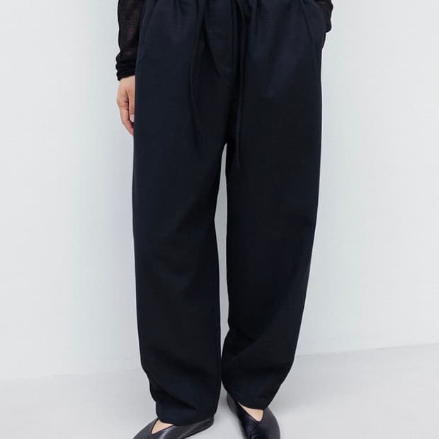 우마뭉 wool flannel oval silhouette pants