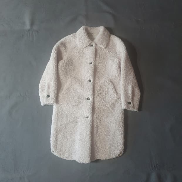 언앤써드미스테리 양털 무스탕 리버시블 코트