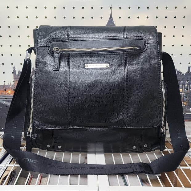 피콰드로 남성크로스백  메신저백 숄더백 가죽가방 BF18