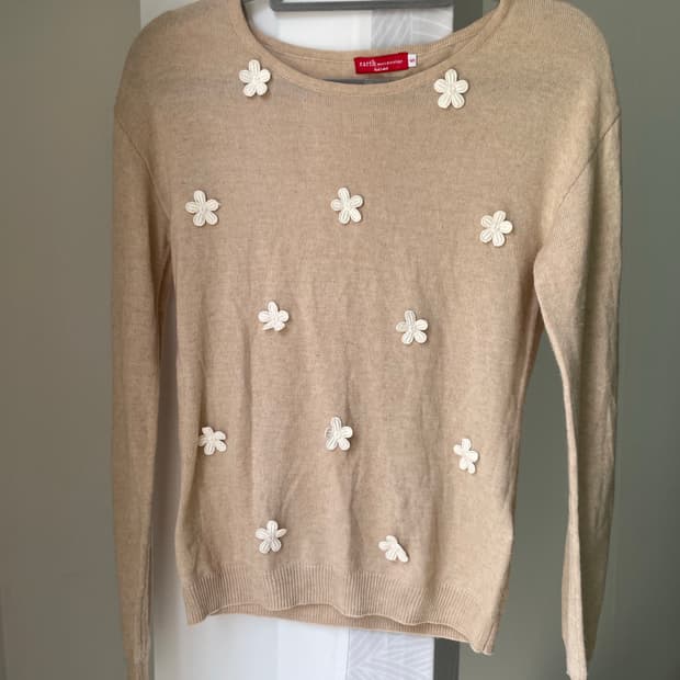 얼스뮤직 니트 안 팔리면 이건 제 상점옷 사시는분 무나용~~