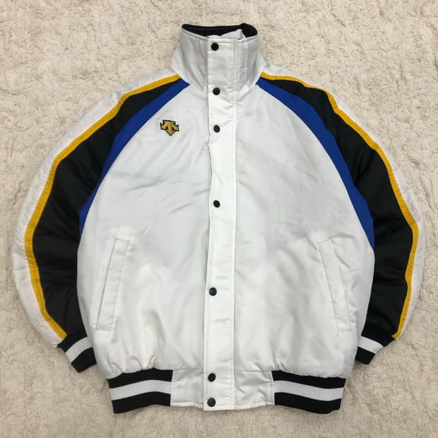 데상트 스타디움 베이스볼 바시티 점퍼