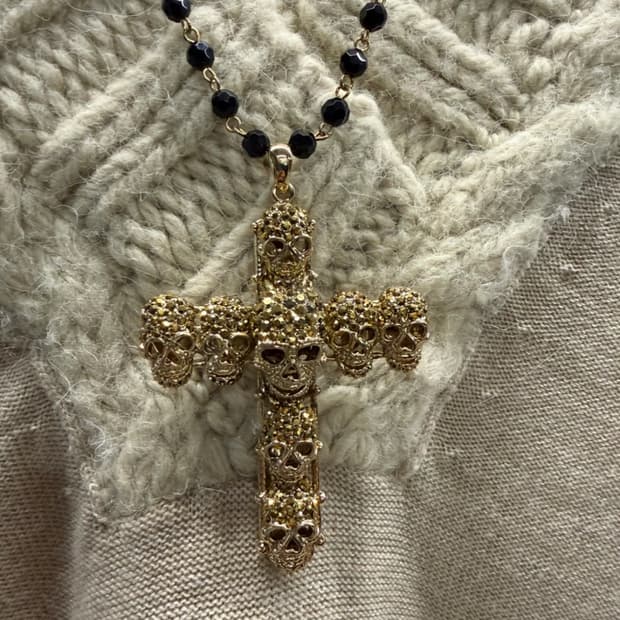 Butler&wilson 스컬 십자 목걸이 골드 