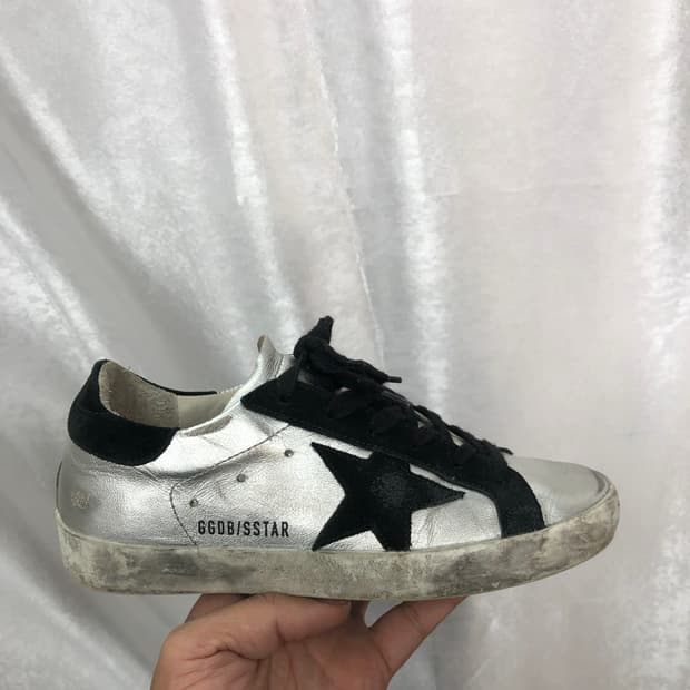 골든구스 실버탭 스니커즈 사이즈35 225-230 