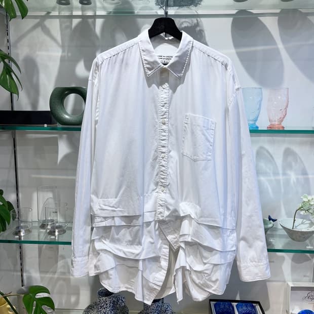 23AW 꼼데가르송 asymmetric ruffled shirt