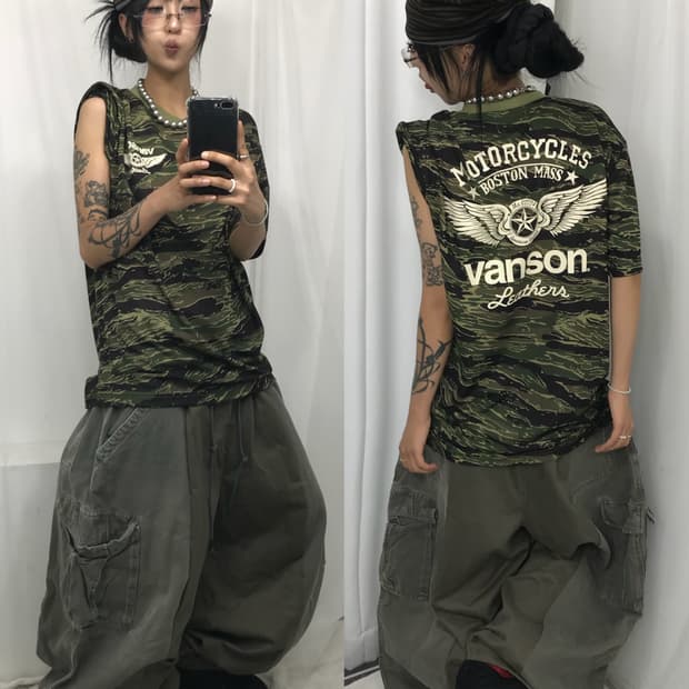 < Vanson Camouflage Printing T-shirt >