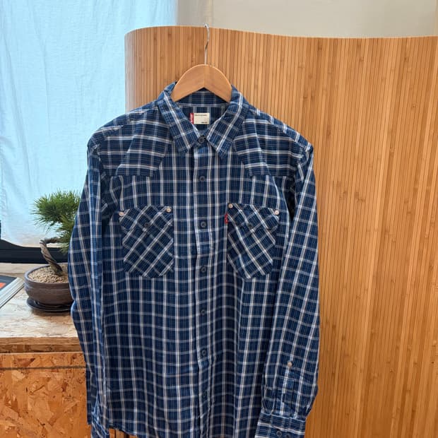 00s Levi's Shirt