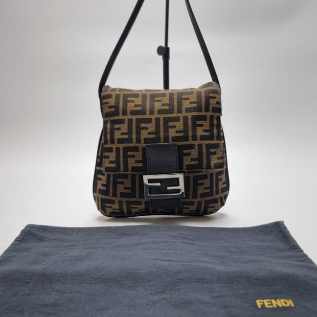 펜디 FENDI 주카 캔버스 브라운 숄더백 (최상급 크로스백)