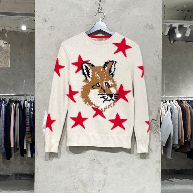 메종 키츠네 아이보리 폭스 헤드 스타즈 스웨터