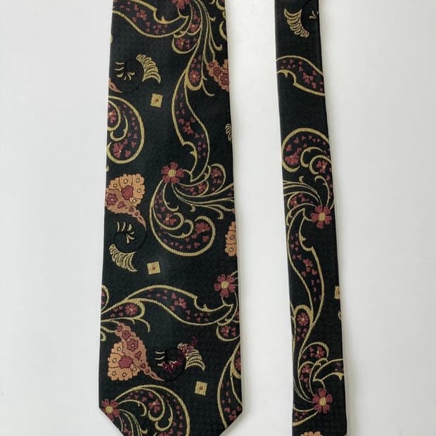 니나리치 넥타이