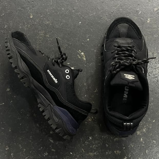 250 엄브로 범퍼 트레킹화