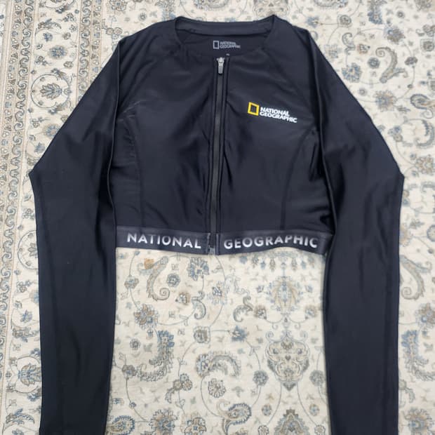 내셔널지오그래픽 블랙 크롭 래쉬가드 XS