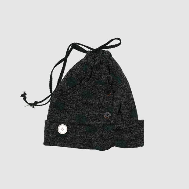 인앤양인하모니 버튼 비니 챠콜