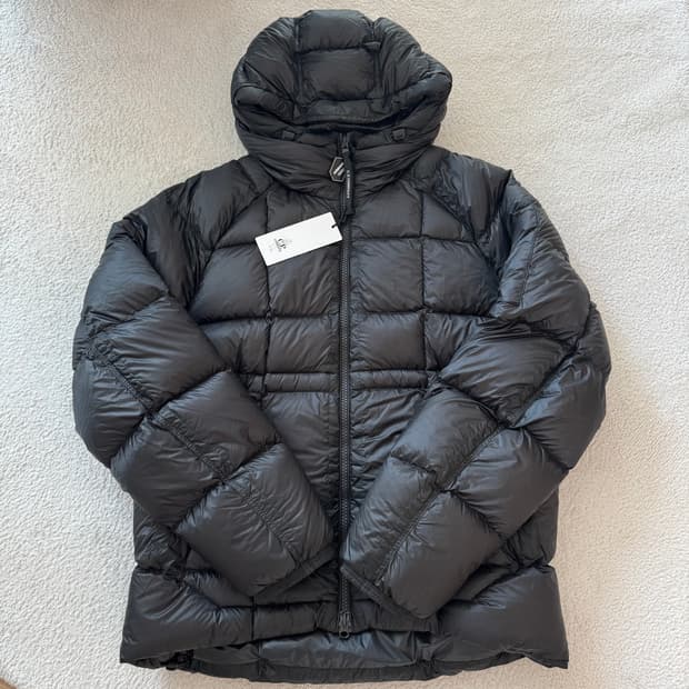 cp컴퍼니 dd쉘 패딩 블랙 25fw 새제품 판매