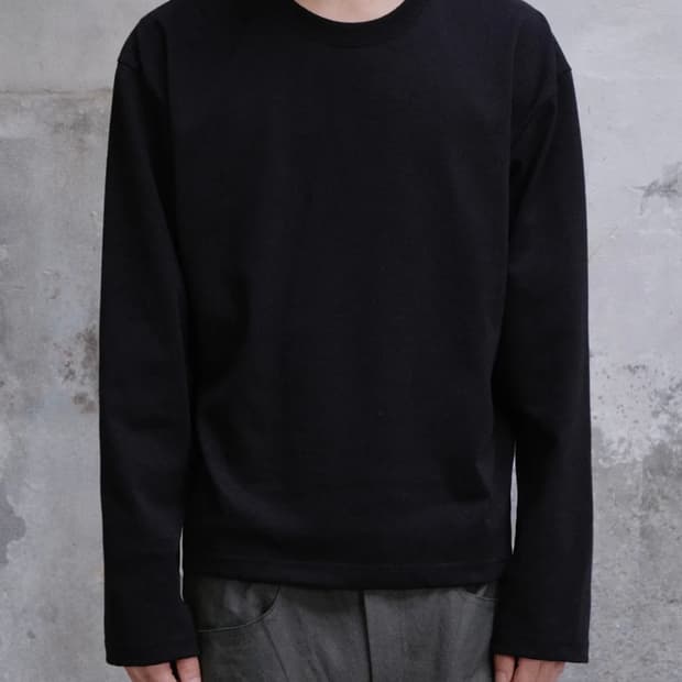 다이브인 크롭 롱 슬리브