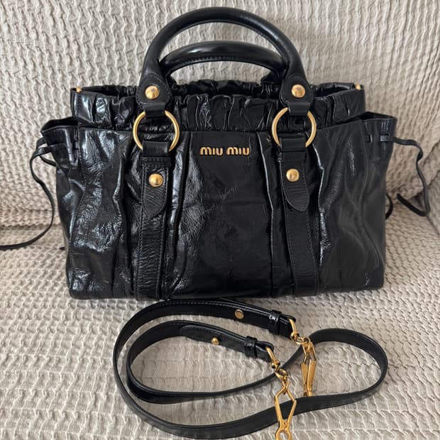 미우미우 비텔로 럭스 토트백 숄더백