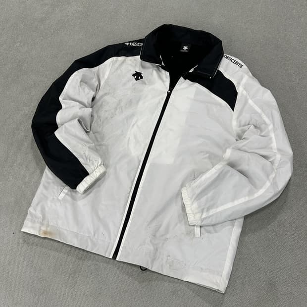 데상트 화이트/블랙 바람막이 자켓 L