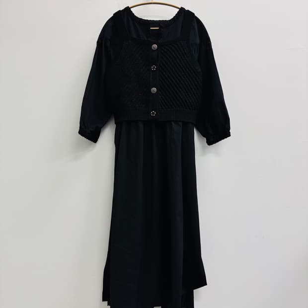 22ss 마인(MINE) 니트 베스트 레이어드 원피스 세트 블랙