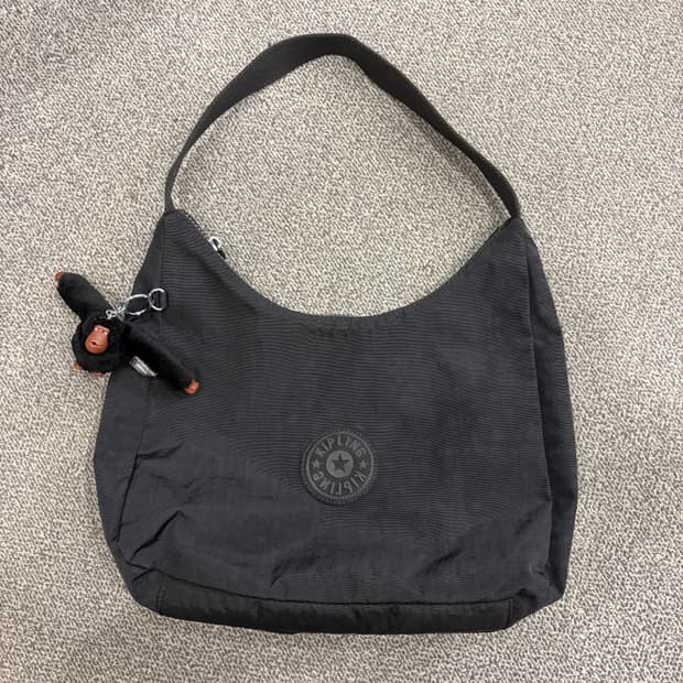 28. 키플링 숄더백