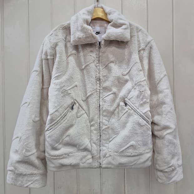 나이키 에센셜 루즈 프린트 인조퍼 재킷 FV8020-104