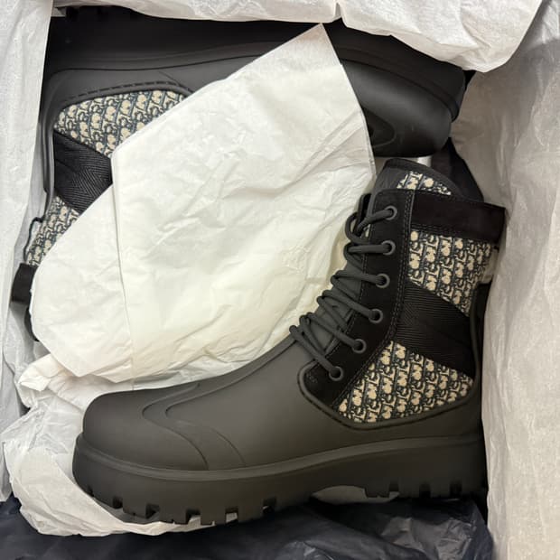 디올 오블리크 가든 레이스업 부츠