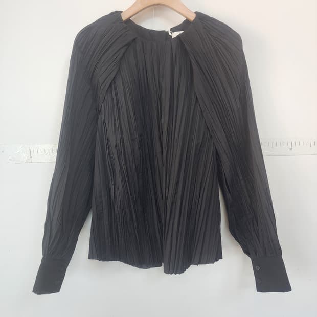 코스 블랙 플리츠 긴팔 블라우스