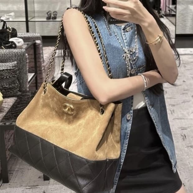 샤넬 스웨이드 숄더백
