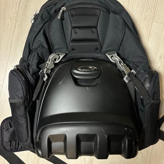 오클리 런치 박스 백팩