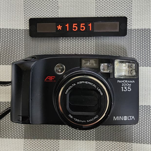 미놀타 파노라마 줌 135 필름카메라