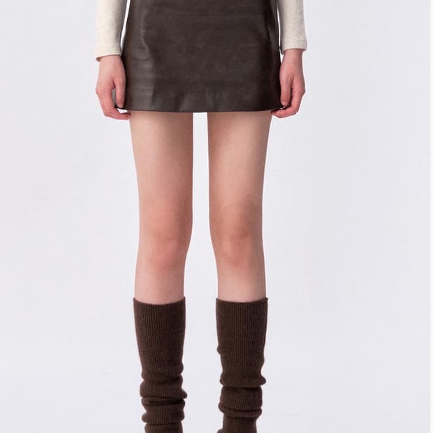 아비에무아 레더 로고 포인트 미니 스커트