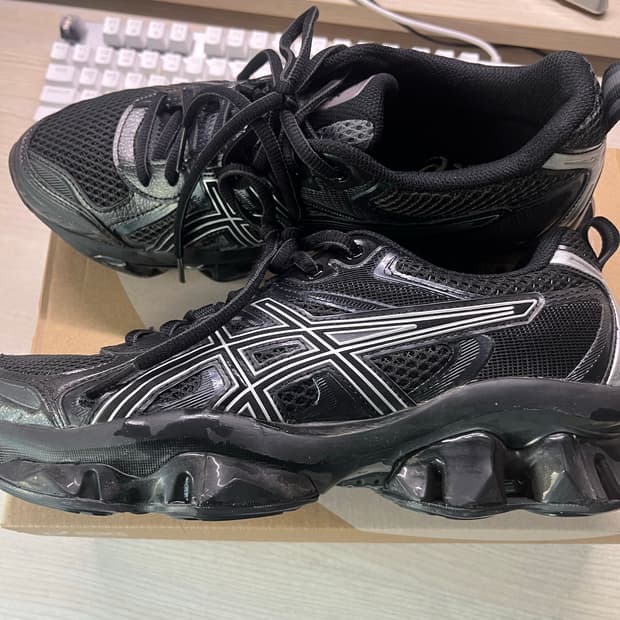 270) 아식스 젤 퀀텀 키네틱 그래파이트 그레이 블랙 