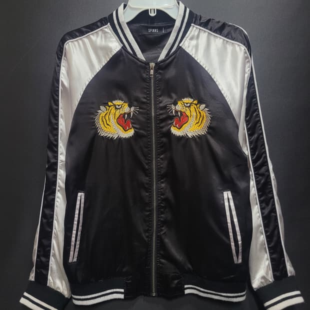 SPINNS 일본 빈티지 타이거 뱀부 죽호 자수로고 스카잔 