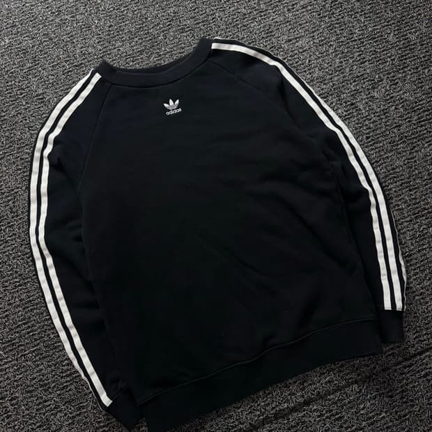 아디다스 트레포일 센터로고 블랙 스웻 셔츠 1368