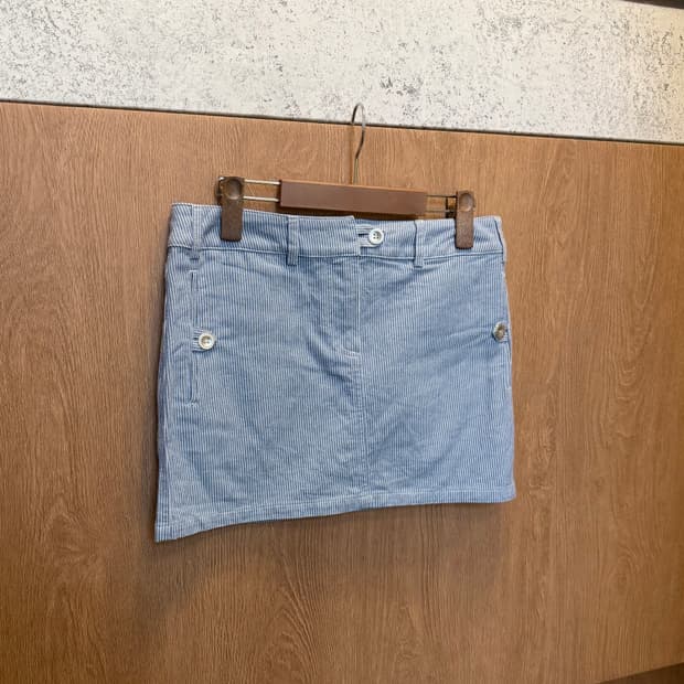 아페쎄 미니 스커트 히코리 스트라이프 패턴 버튼 포켓 디테일 블루