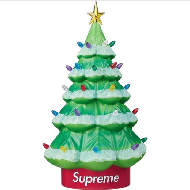 슈프림 홀리데이 트리