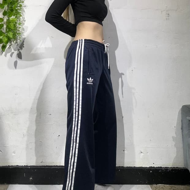 아디다스 네이비 와이드 화이트 삼선 부츠컷 파이어버드 팬츠