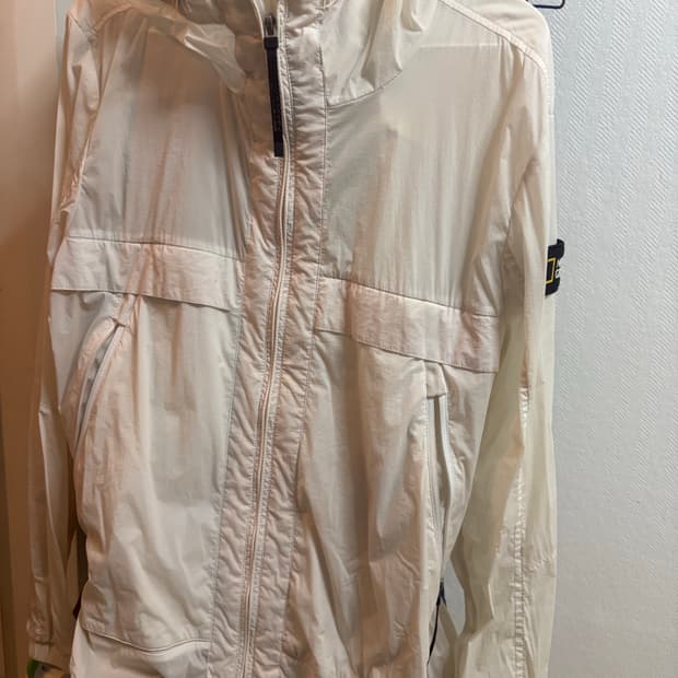 내셔널지오그래픽 아이보리 바람막이 M