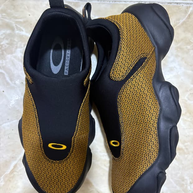 오클리 팩토리 팀 250