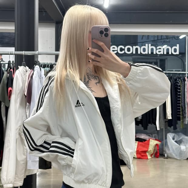 아디다스 에센셜 삼선 크롭 바람막이 자켓 화이트