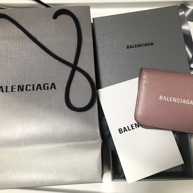 발렌시아가 지갑