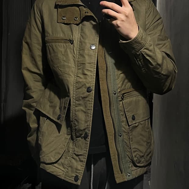 에드먼드 힐러리 카키 멀티포켓 히든지퍼 모크넥 암로고 패디드 사파리 야상