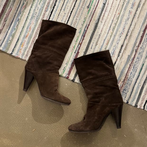 브라운 스웨이드 부츠힐