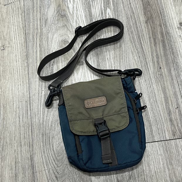 Columbia 컬럼비아 배색 크로스백 슬링백