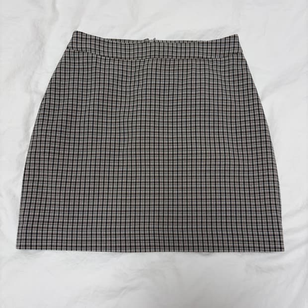 에잇세컨즈 미니스커트