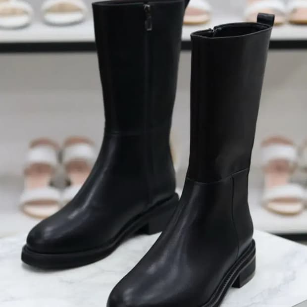 아몬드 토 청키힐 미들부츠 4cm