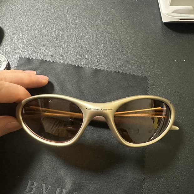 오클리 미뉴트1.0 플래티넘 