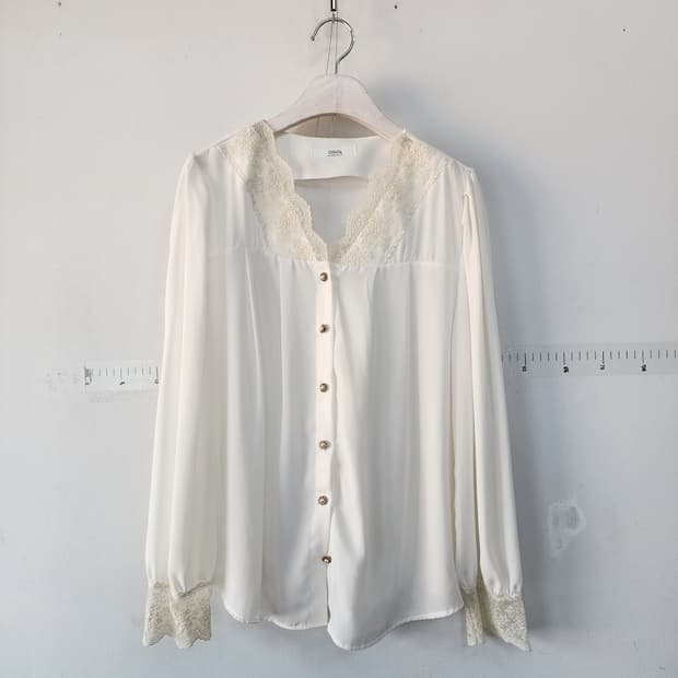 Olivia 레이스 블라우스 아이보리
