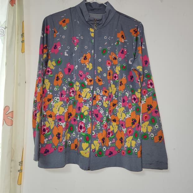 플라워 프린팅 집업 점퍼 XLXL 사이즈 플라워 프린팅 집업 점퍼입니다.