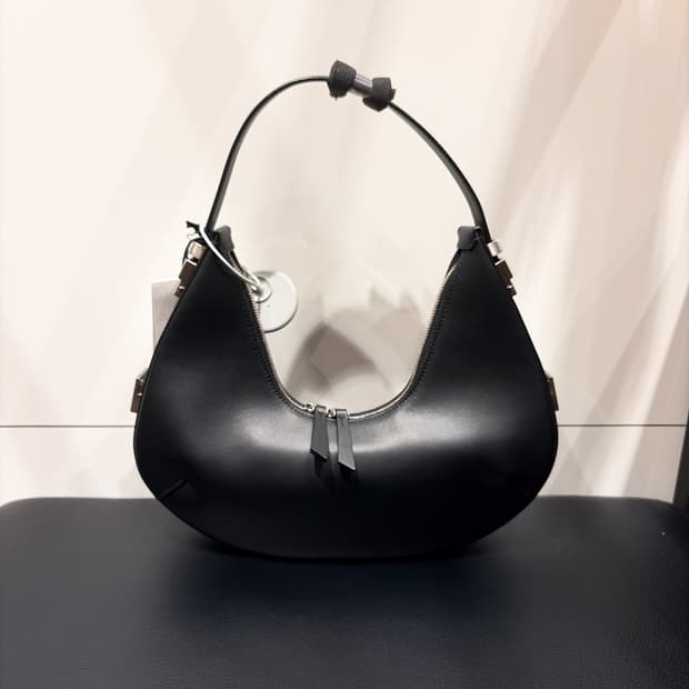 (정품/새상품) OSOI 오소이 여성 블랙 토니 호보 숄더백