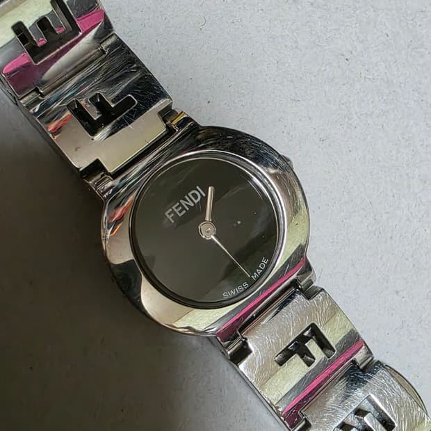 펜디 F305210 여성용 라운드 스틸 실버 시계