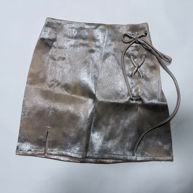 실버 스프레이 누디 핑크 스커트